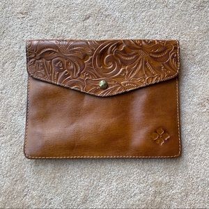 | NWOT | Patricia Nash Leather Clutch
